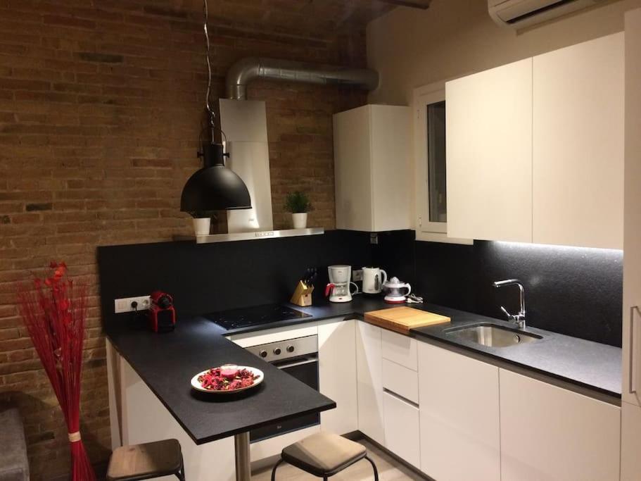 Lovely & Bright Vila Olimpica Beach Apartment Barcelona Buitenkant foto