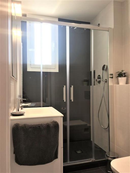 Lovely & Bright Vila Olimpica Beach Apartment Barcelona Buitenkant foto