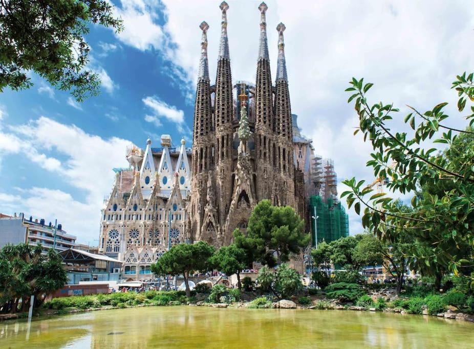 Lovely & Bright Vila Olimpica Beach Apartment Barcelona Buitenkant foto